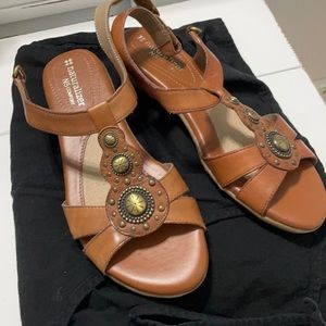 Naturalizer comfort brown sandals